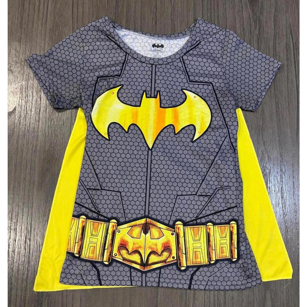 Batman Graphic T-Shirt for Women Size Large With Removable Yellow Cape‎